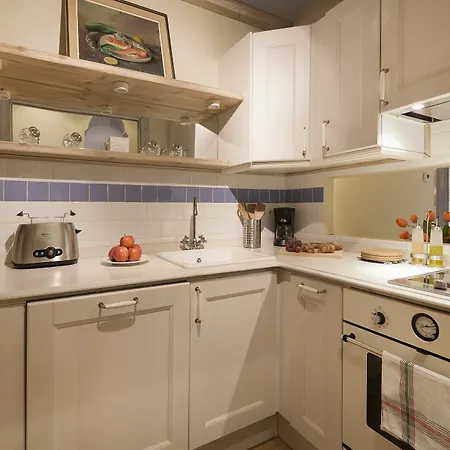 Palace Gracia Nextdoor Apartment