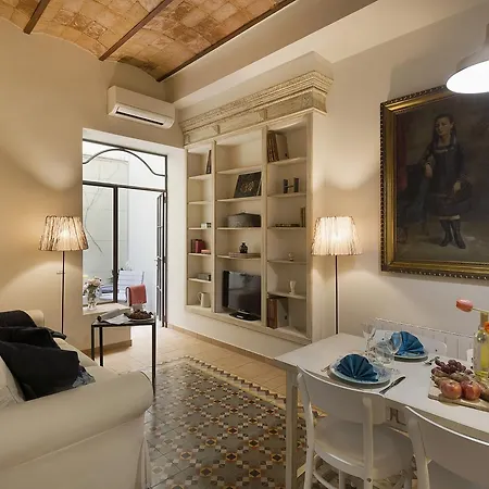 Palace Gracia Nextdoor Apartment *